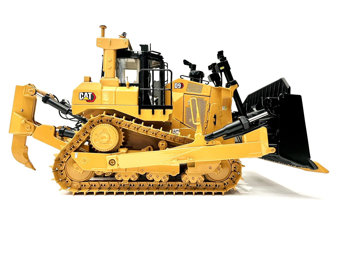 CCM 1:24 CAT D9 Dozer SU-Blade w/ Single Shank Ripper