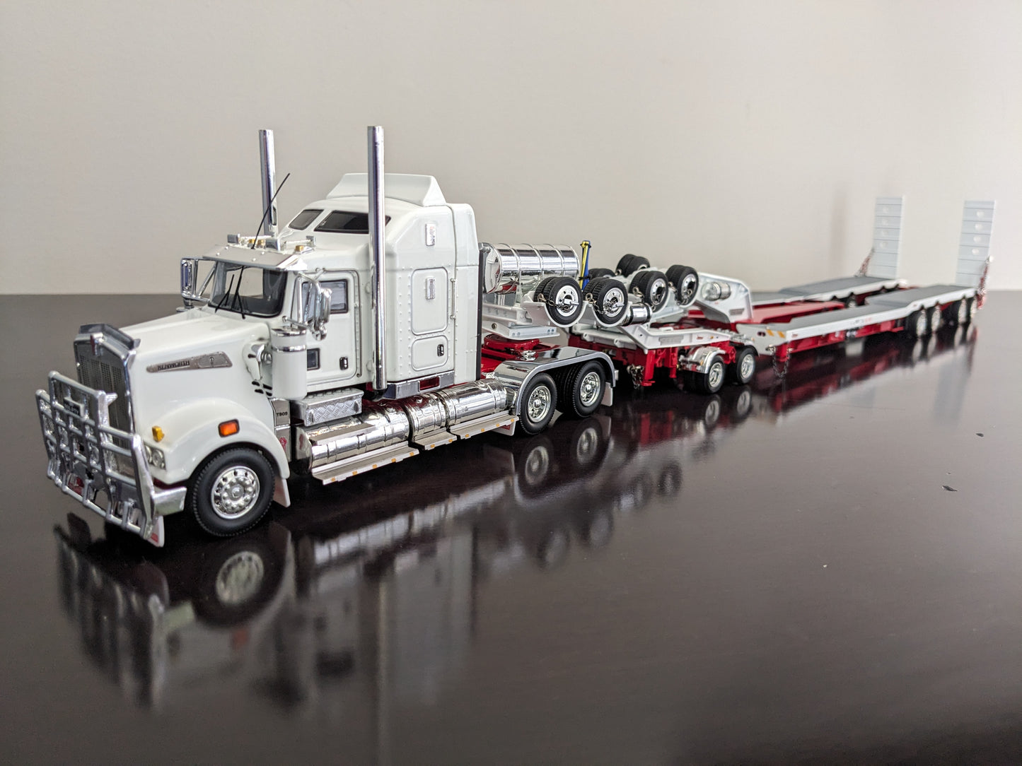 Drake T909 White/Red & 4X8 Swing Wing Trailer
