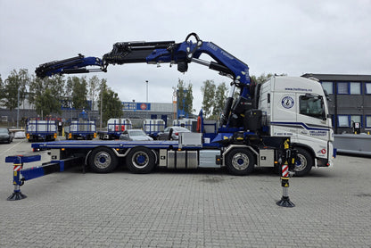 WSI Hellerød Transport; VOLVO FH5 GLOBETROTTER RIGED FLATBED TRUCK 8X2 TAG AXLE WITH FASSI 1100 + JIB